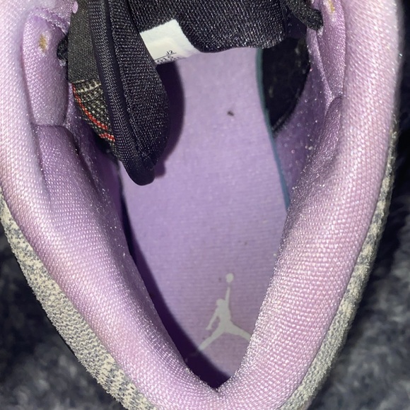 jordan 1s - Picture 3 of 6